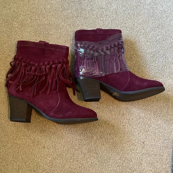 Suede booties with fringe wine color size 8.5 NIB - Picture 3 of 4